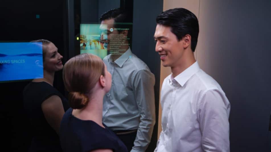 img_DX-a-couple-in-elevator-951x535